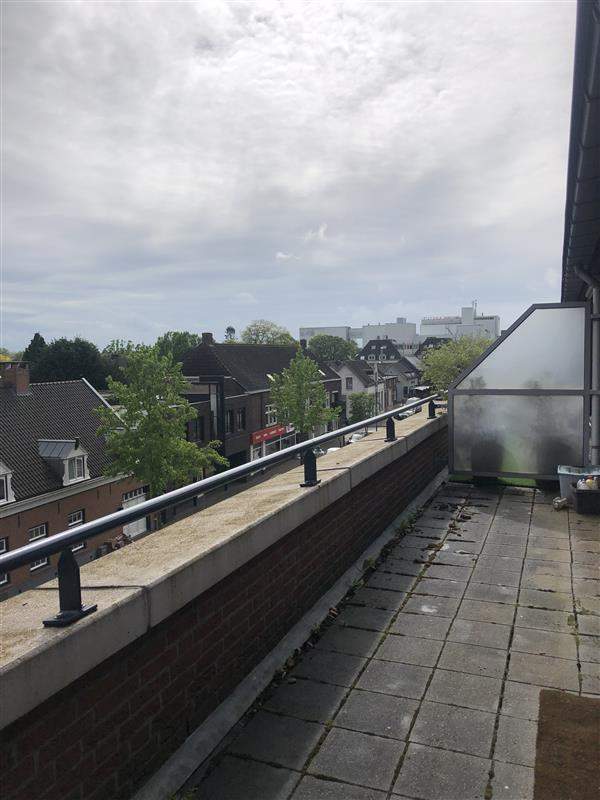 Image 10 of 27