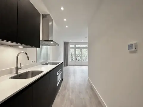 Two-Bedroom Apartment Ceintuurbaan, De Pijp, Amsterdam - For Rent