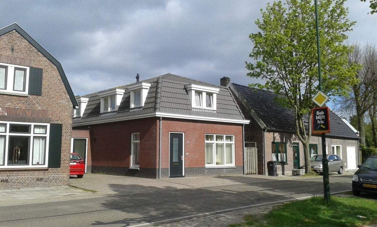 Image 2 of 19