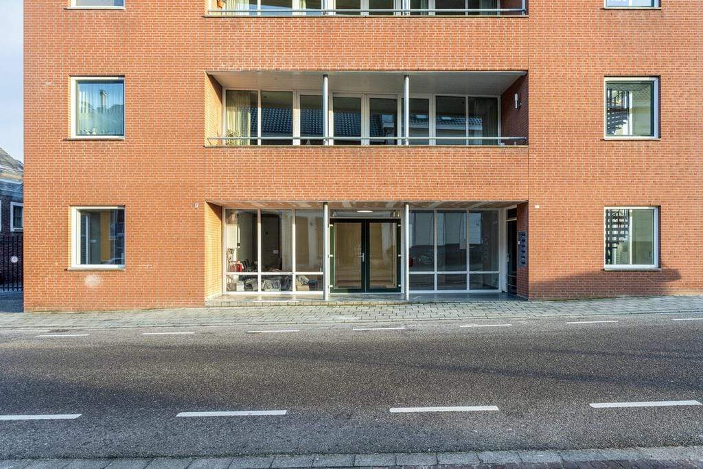 Bild 2 von 12