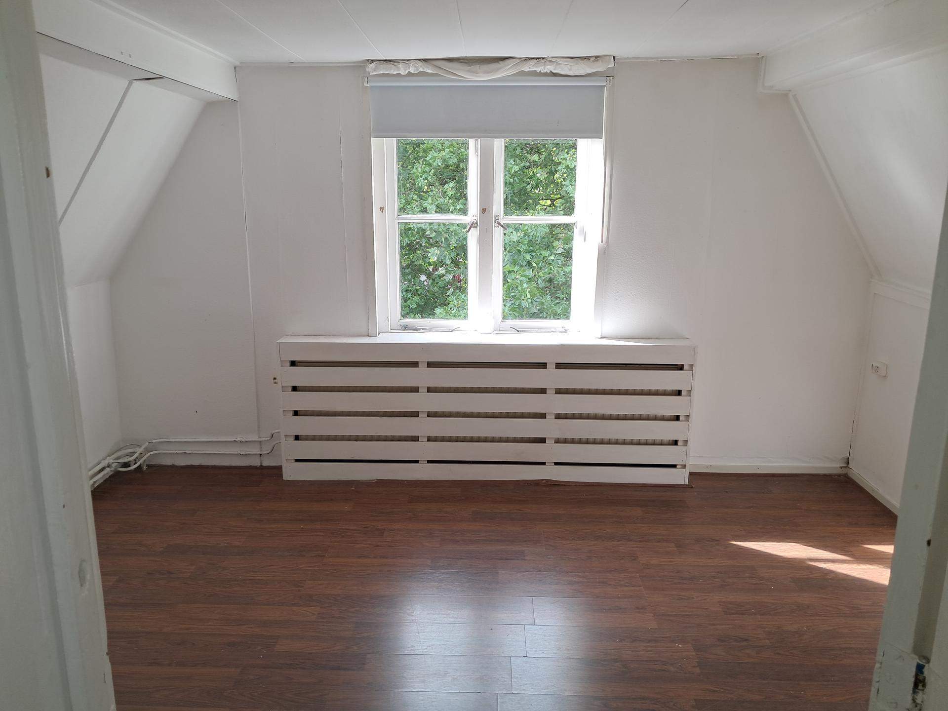 Image 2 of 4