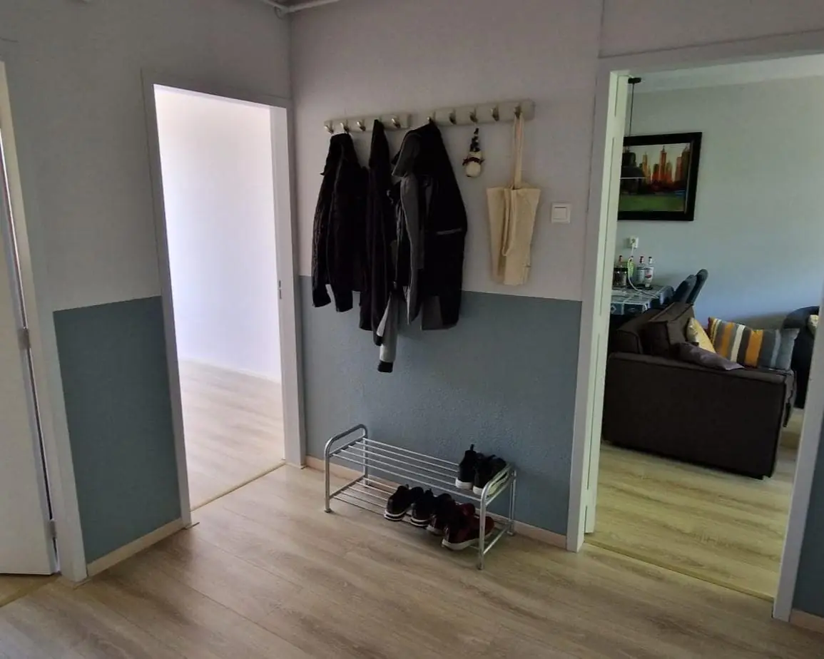 Image 4 of 8