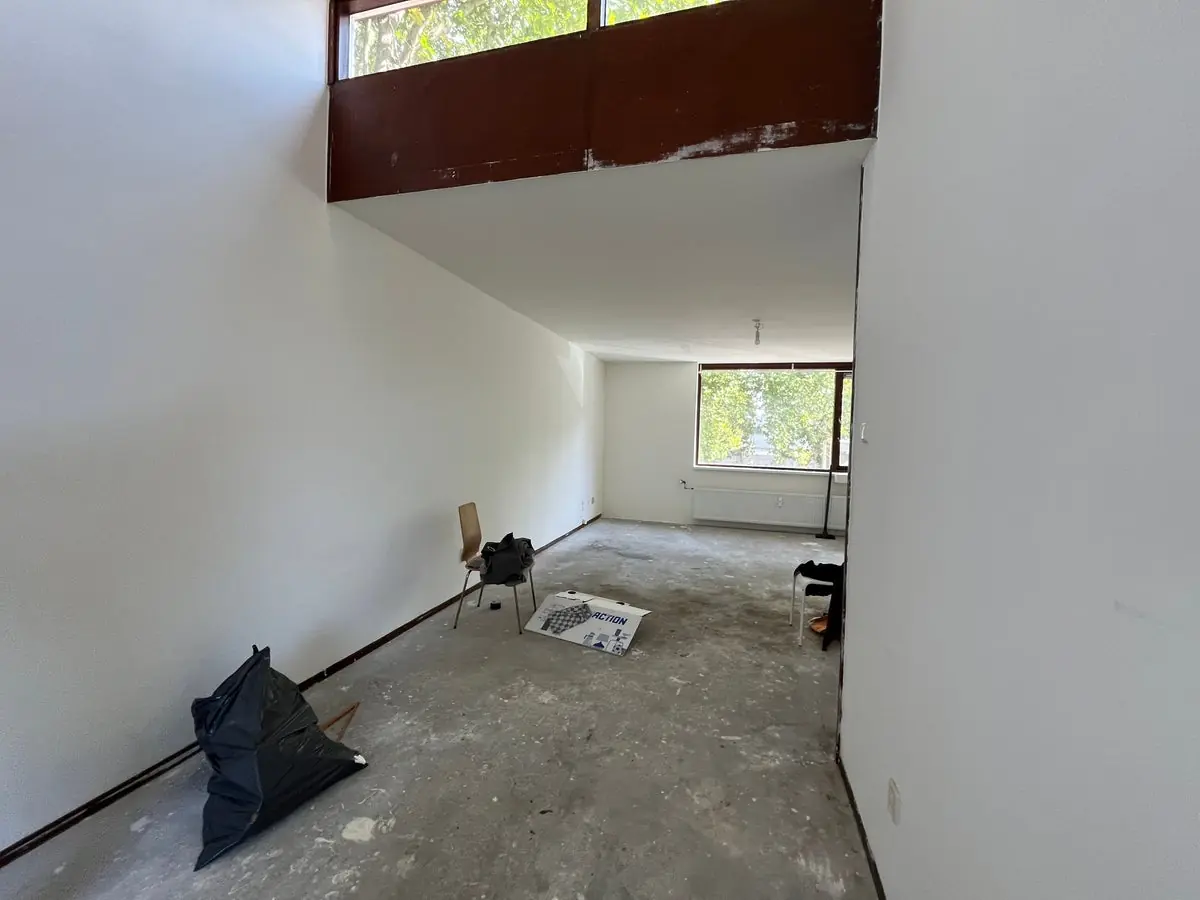 Image 2 of 10