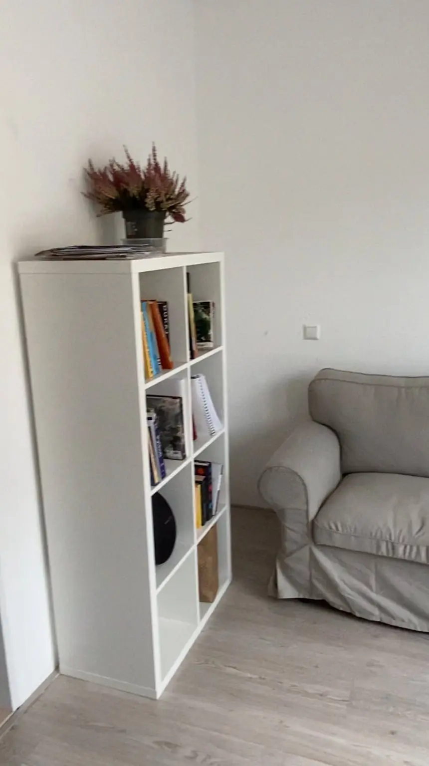 Image 3 of 27