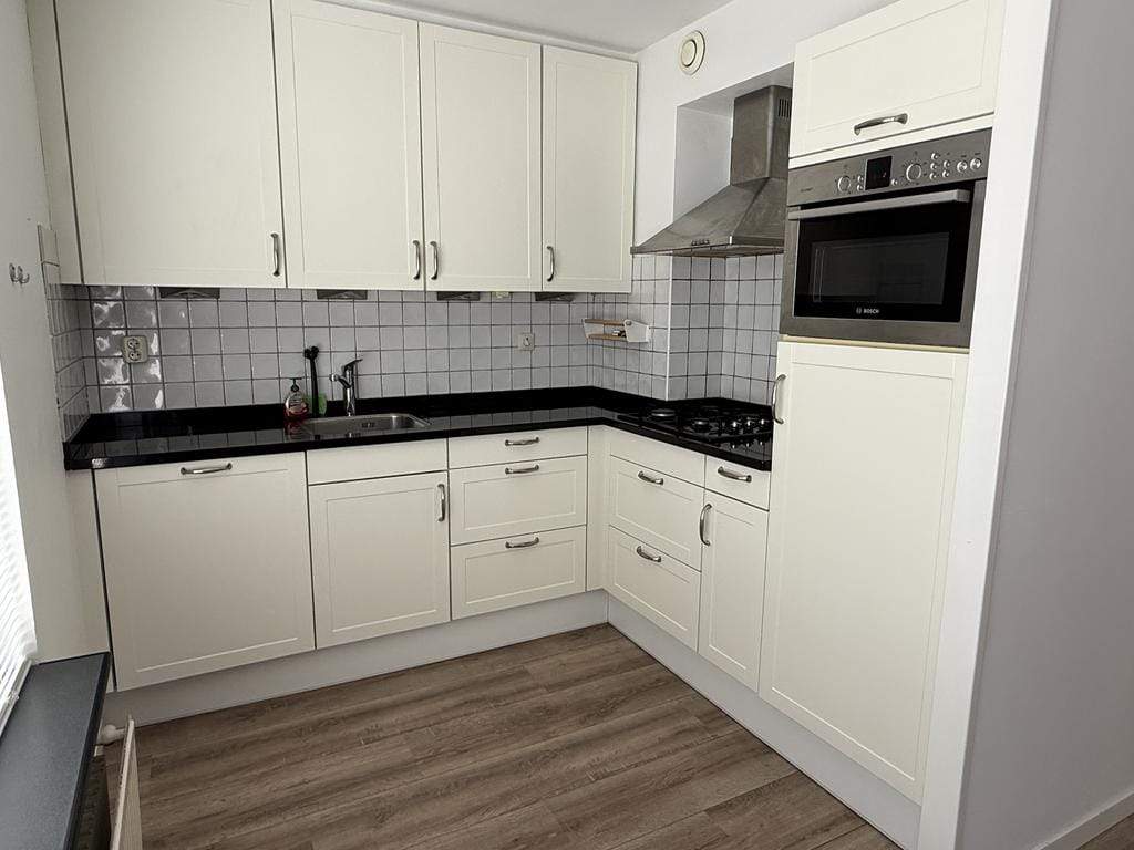 Image 4 of 16