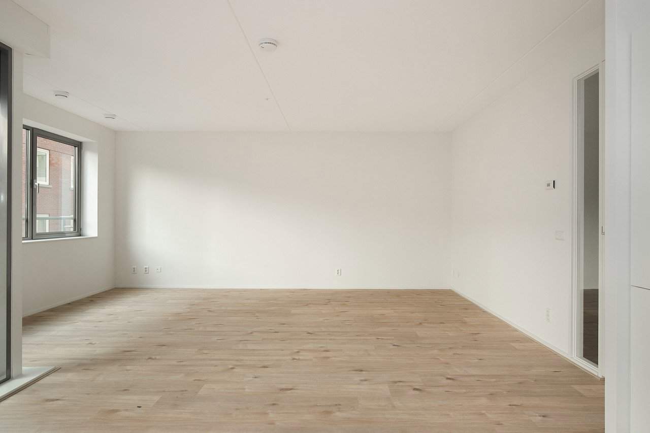 Image 10 of 27