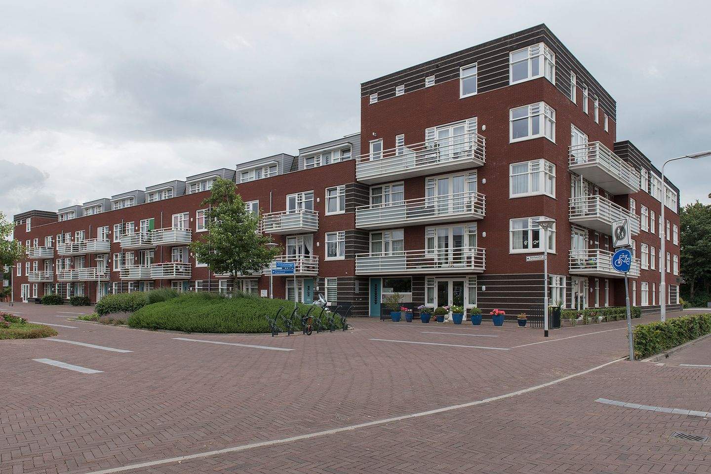 Afbeelding 1 van 8
