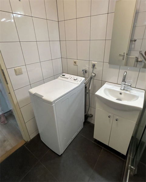 Image 7 of 8