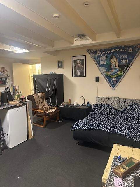 Image 2 of 4