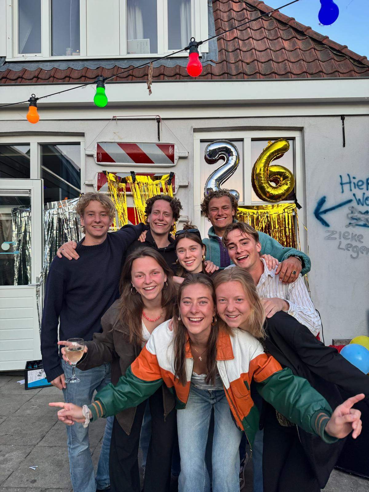Afbeelding 3 van 8