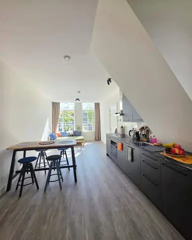 Ongemeubileerde kamer Herengracht, Leiden - Te huur