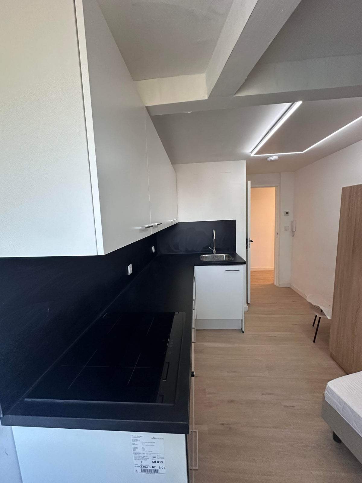Image 3 of 12