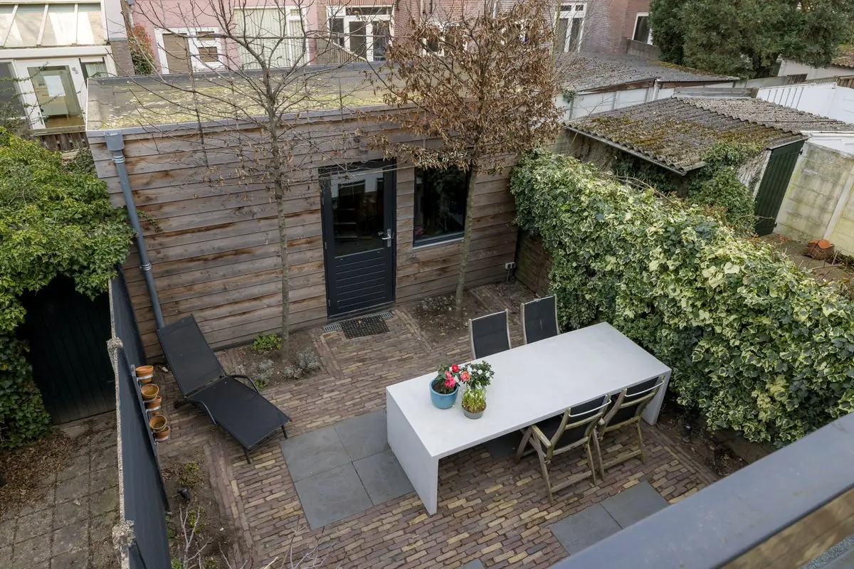 Image 25 of 28