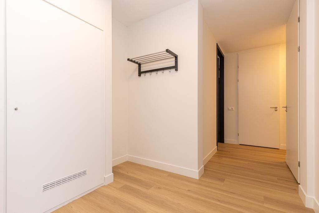 Image 4 of 5