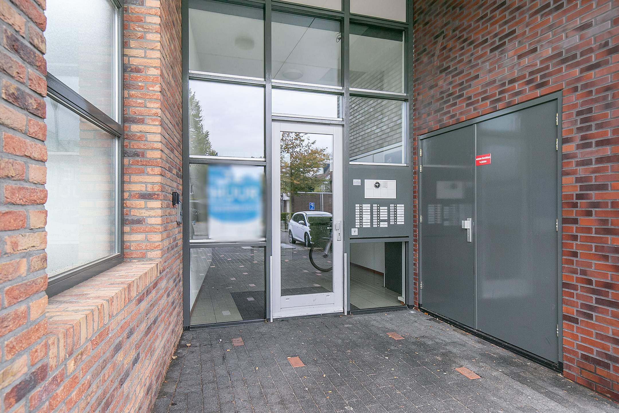 Afbeelding 2 van 27