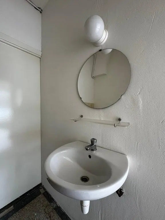 Image 4 of 11