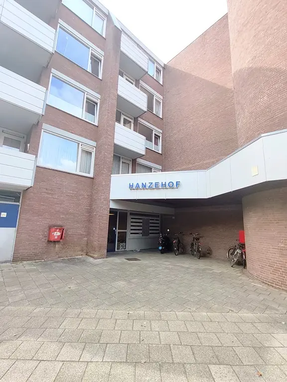 Image 1 sur 16