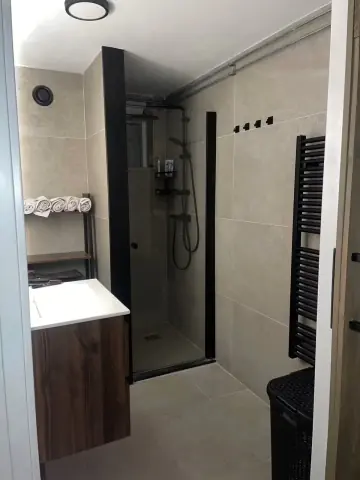 Furnished Room Hunze, Rotterdam - For Rent