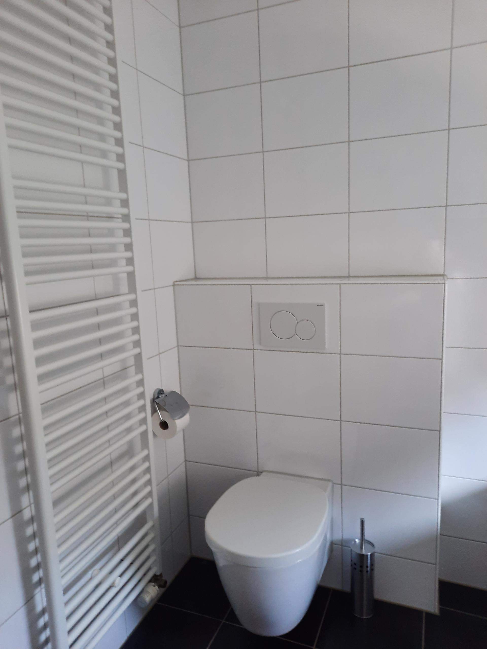Image 2 of 6