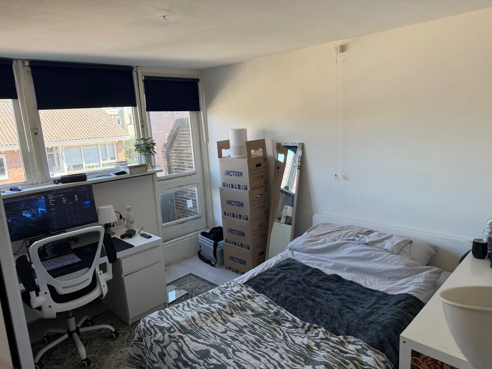 Image 4 of 5