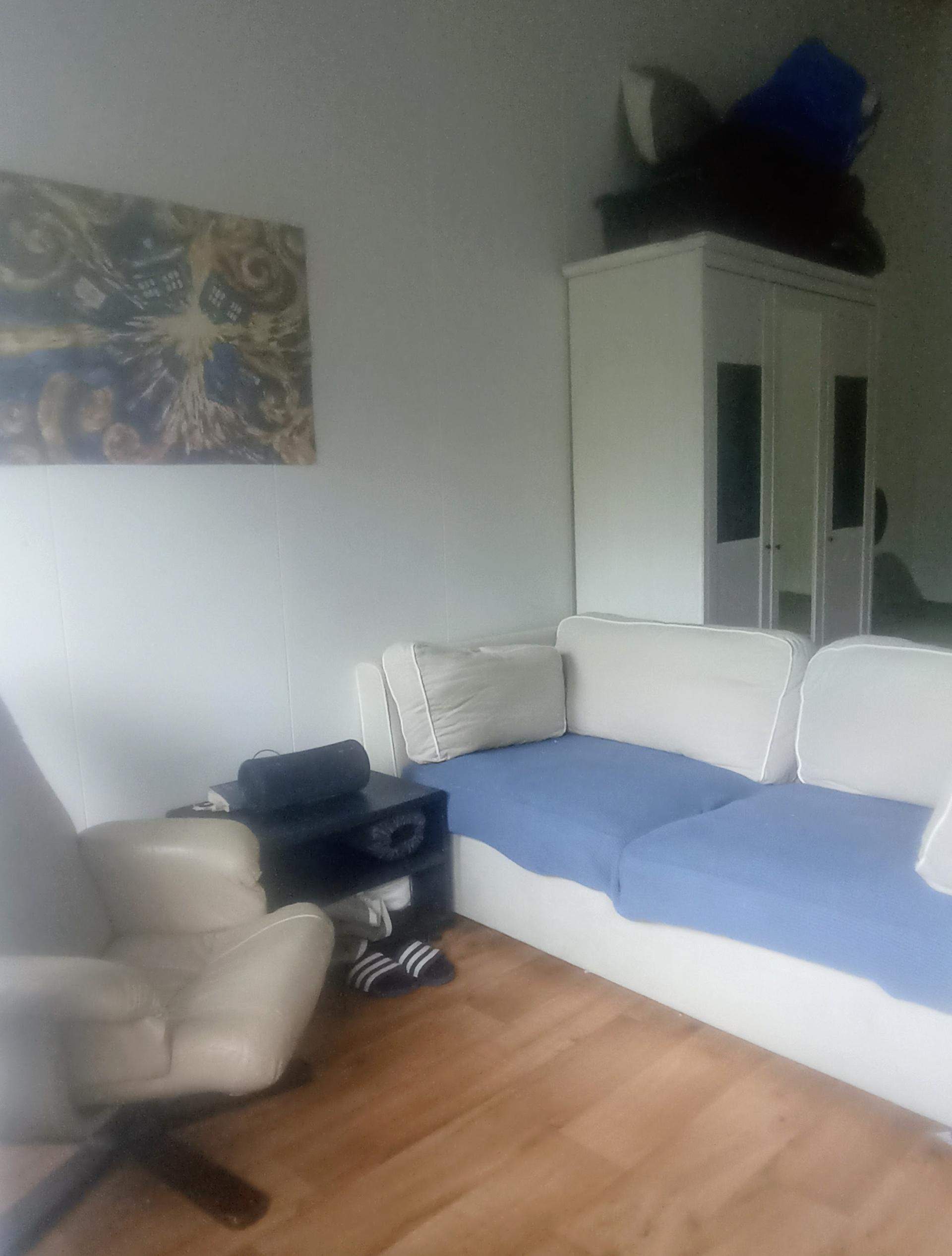 Image 2 of 6