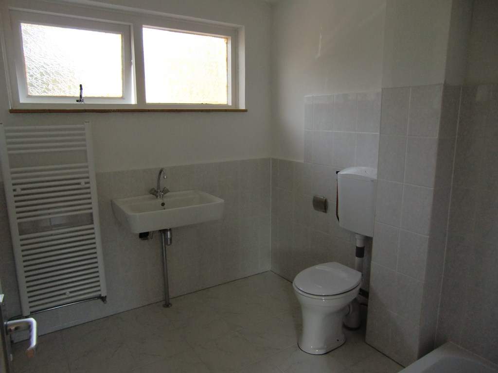 Image 4 of 5