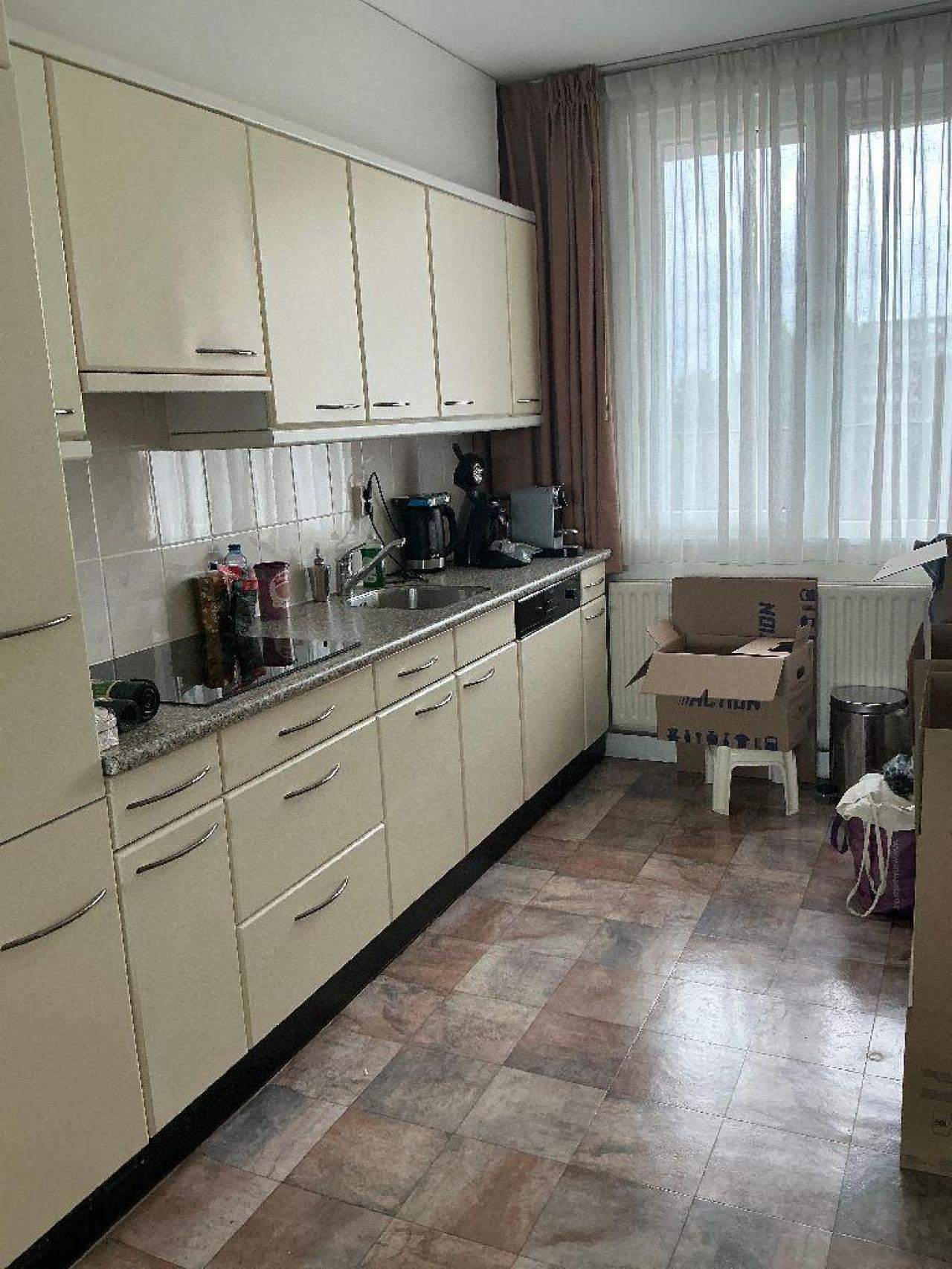Image 4 of 8