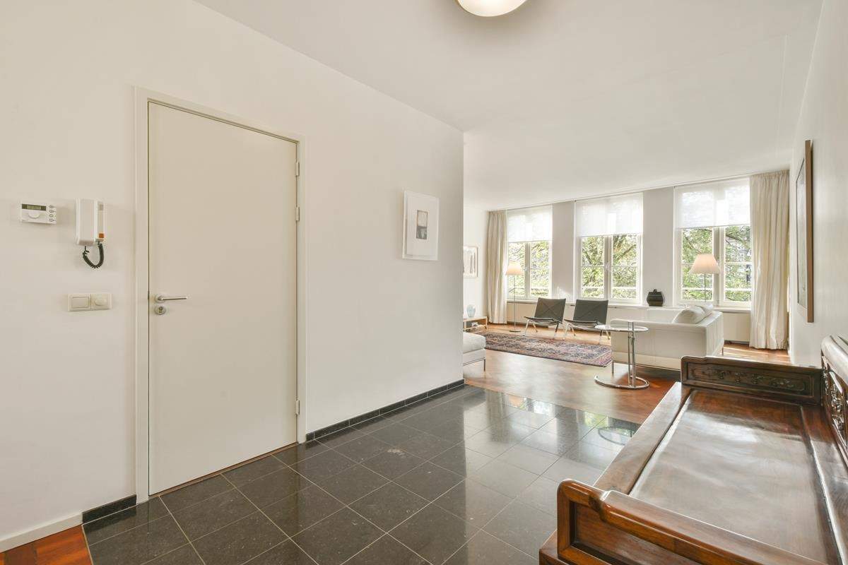 Bild 2 von 12