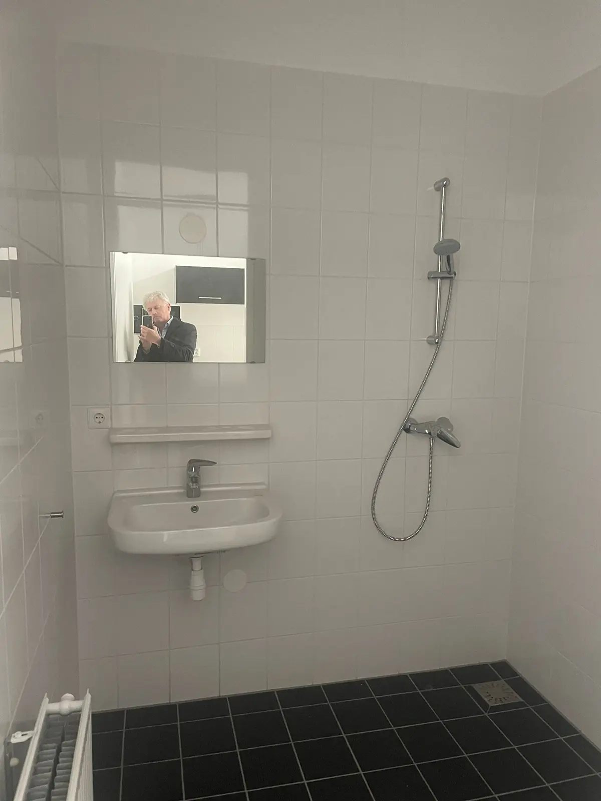 Image 4 of 7