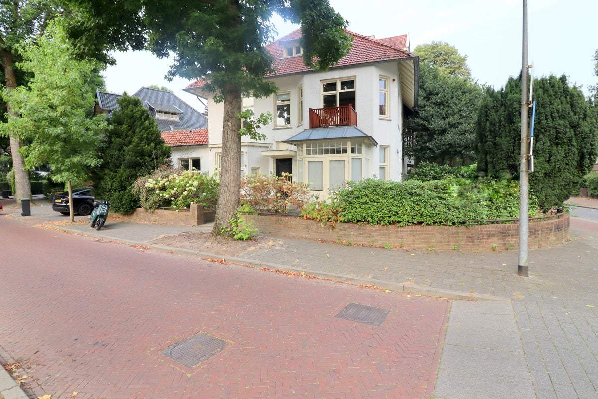 Bild 1 von 17