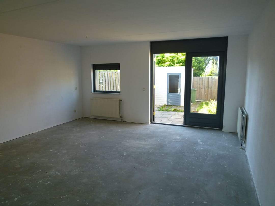 Image 2 of 7