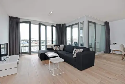 Gemeubileerd appartement met twee slaapkamers aan de Dr. Lelykade, Den Haag - Te huur