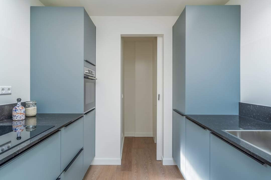 Image 8 of 28