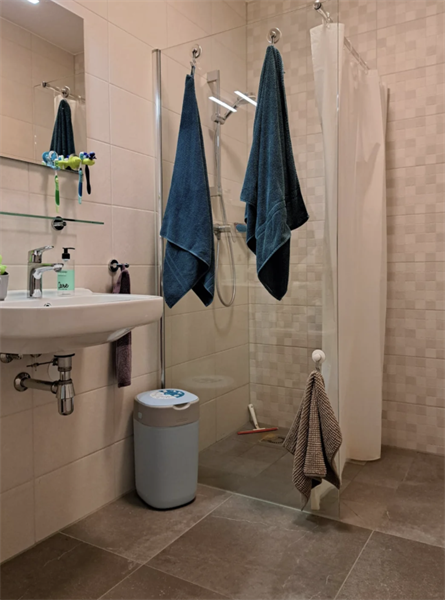 Image 4 of 7