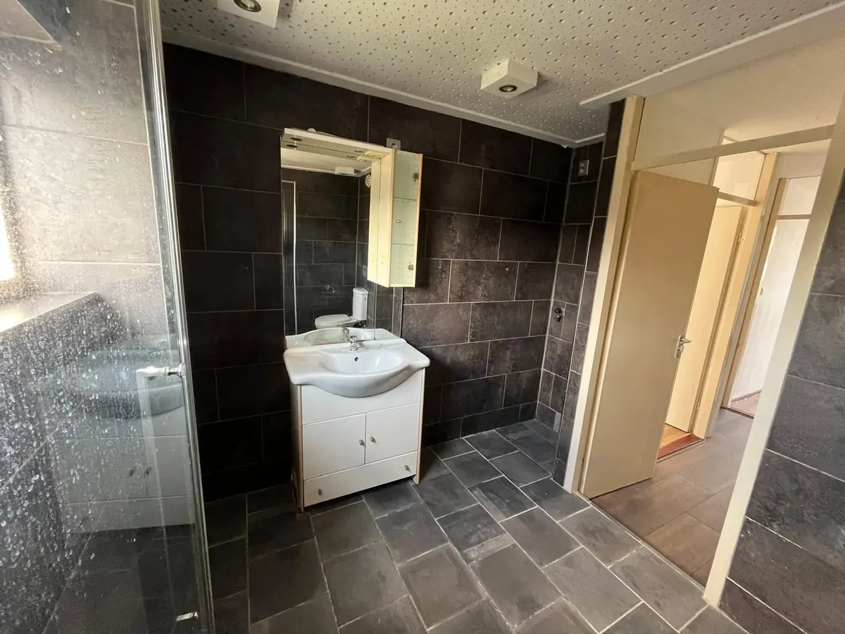 Image 21 of 28