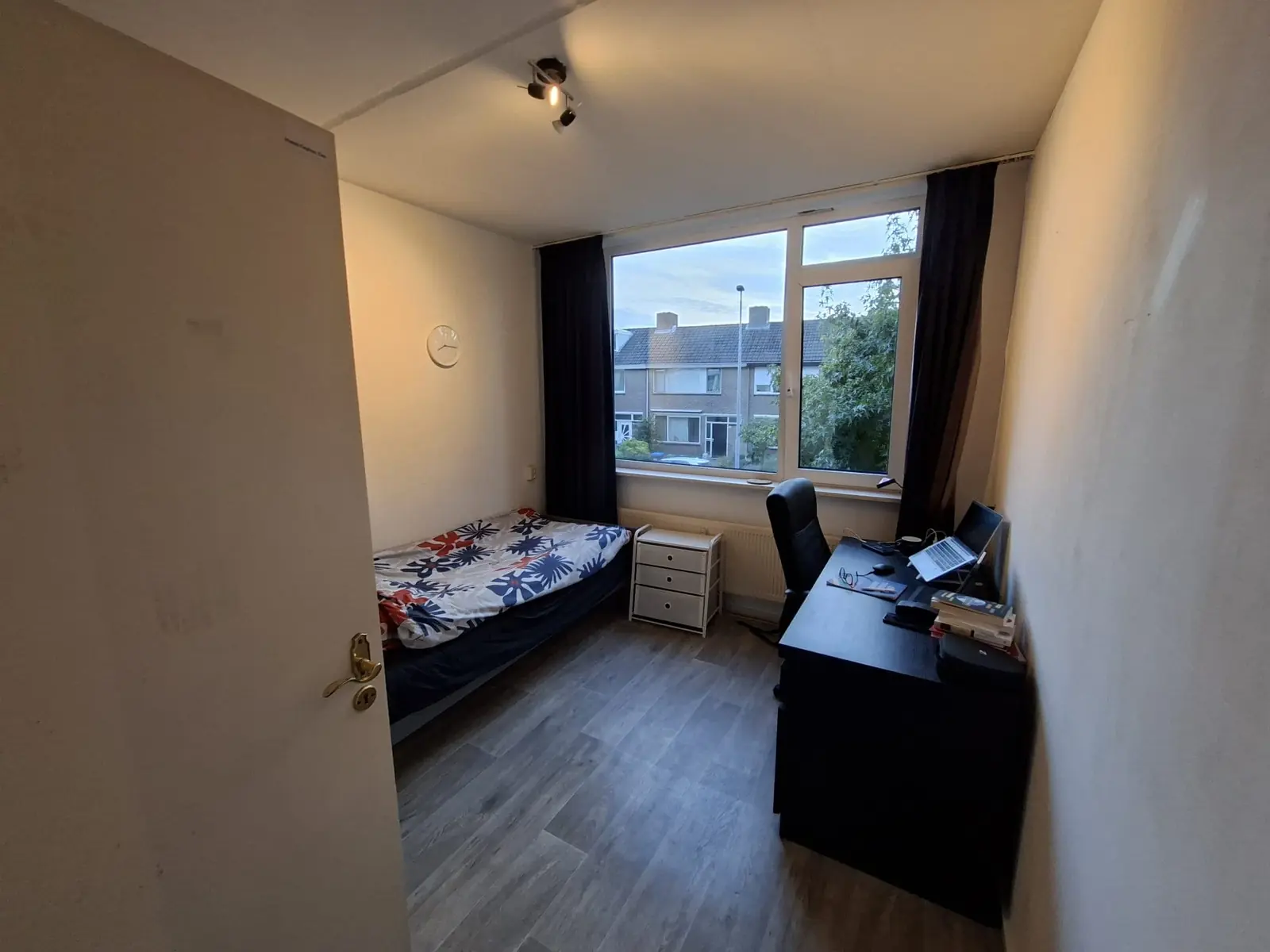 Afbeelding 1 van 9