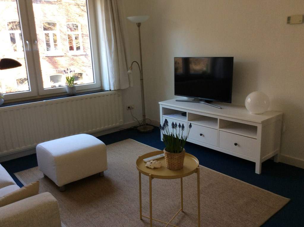 Image 2 of 11