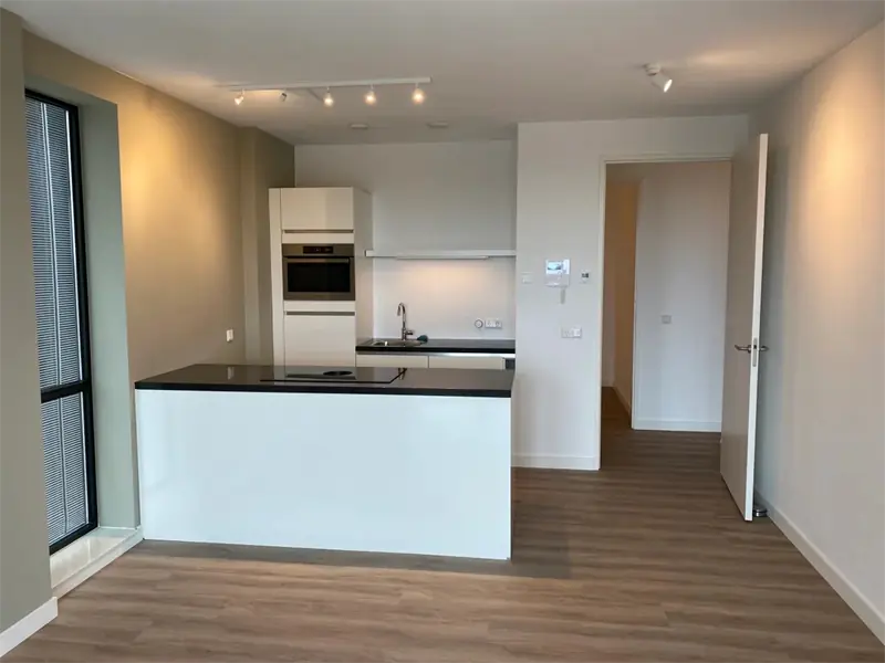Image 3 of 10