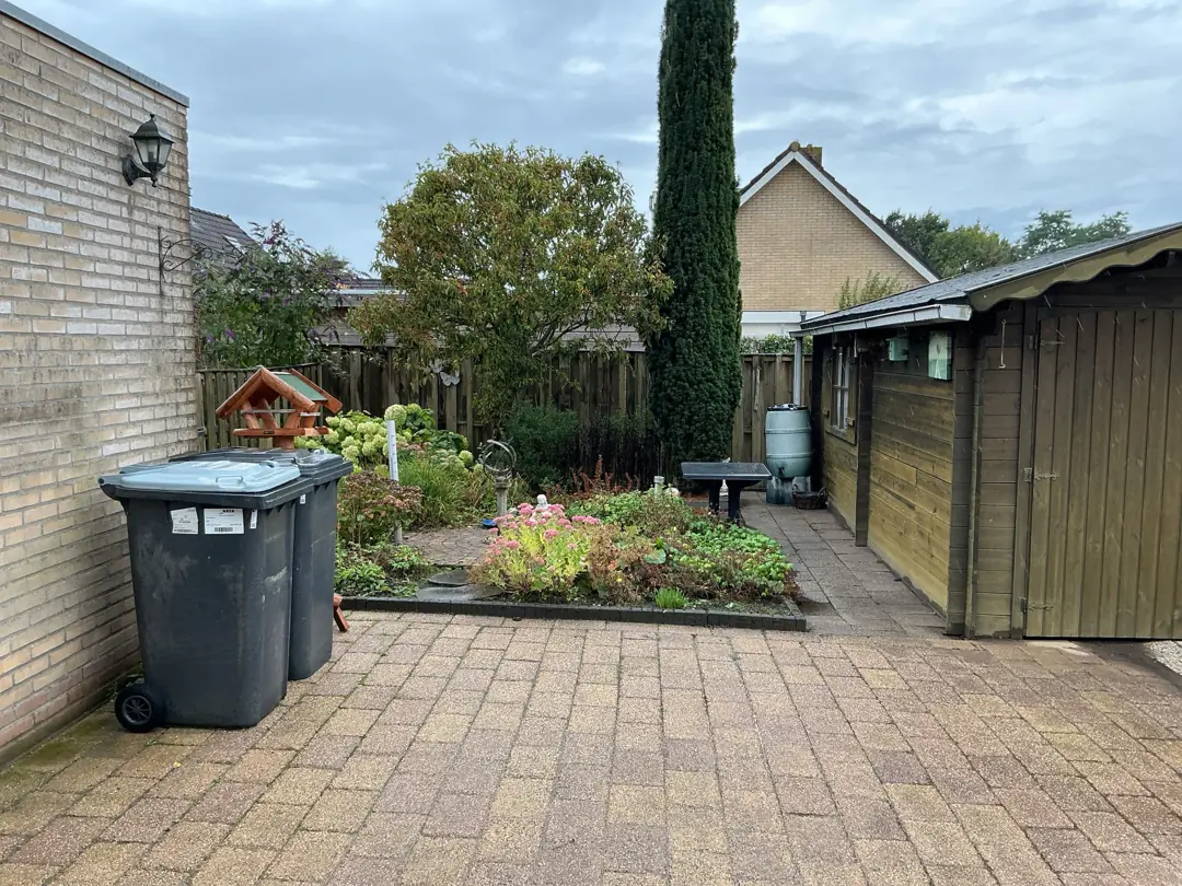 Image 4 of 6
