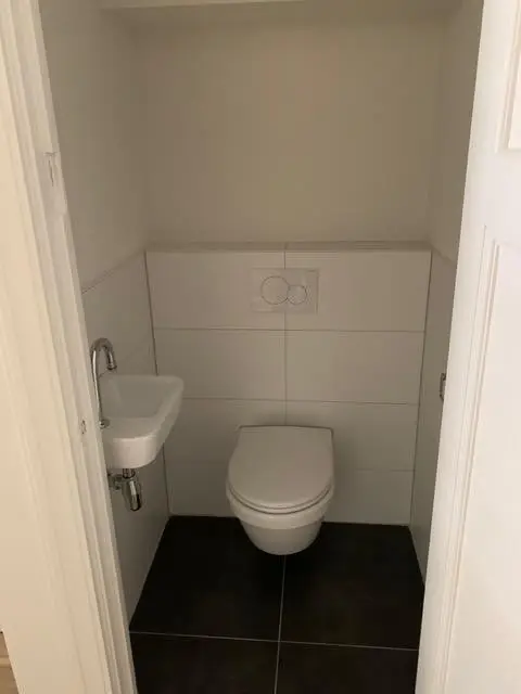 Image 4 of 12