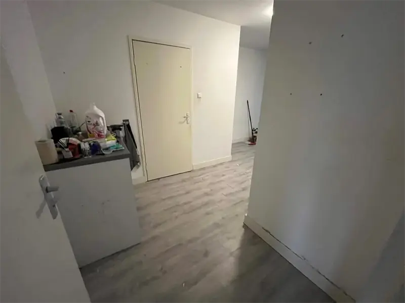 Image 4 of 8