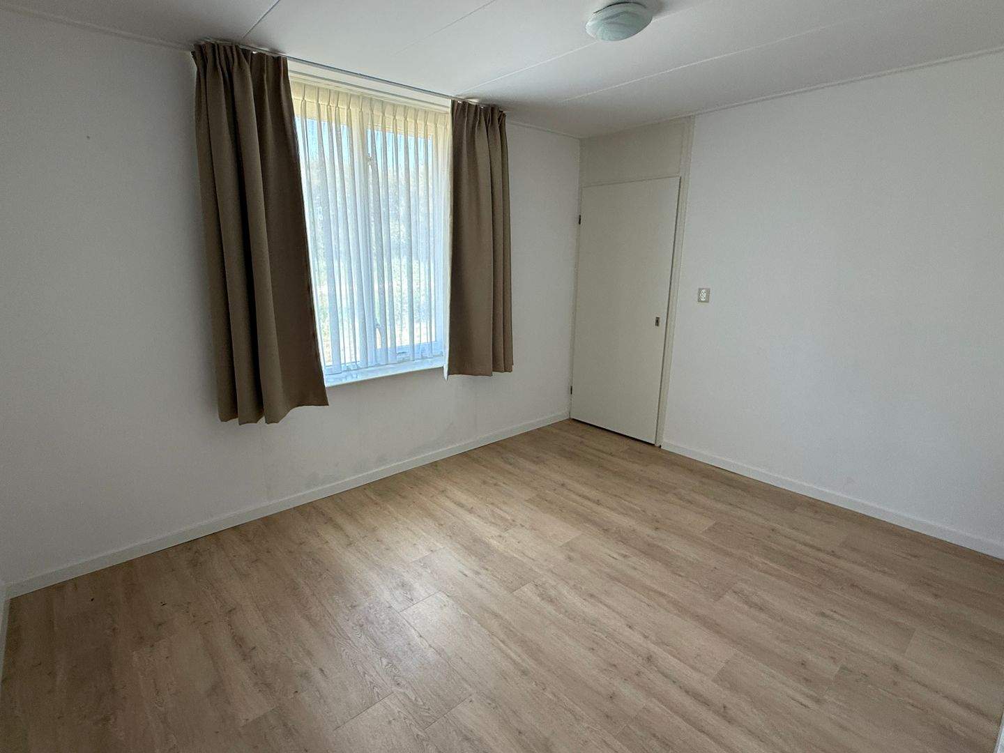 Image 19 of 27