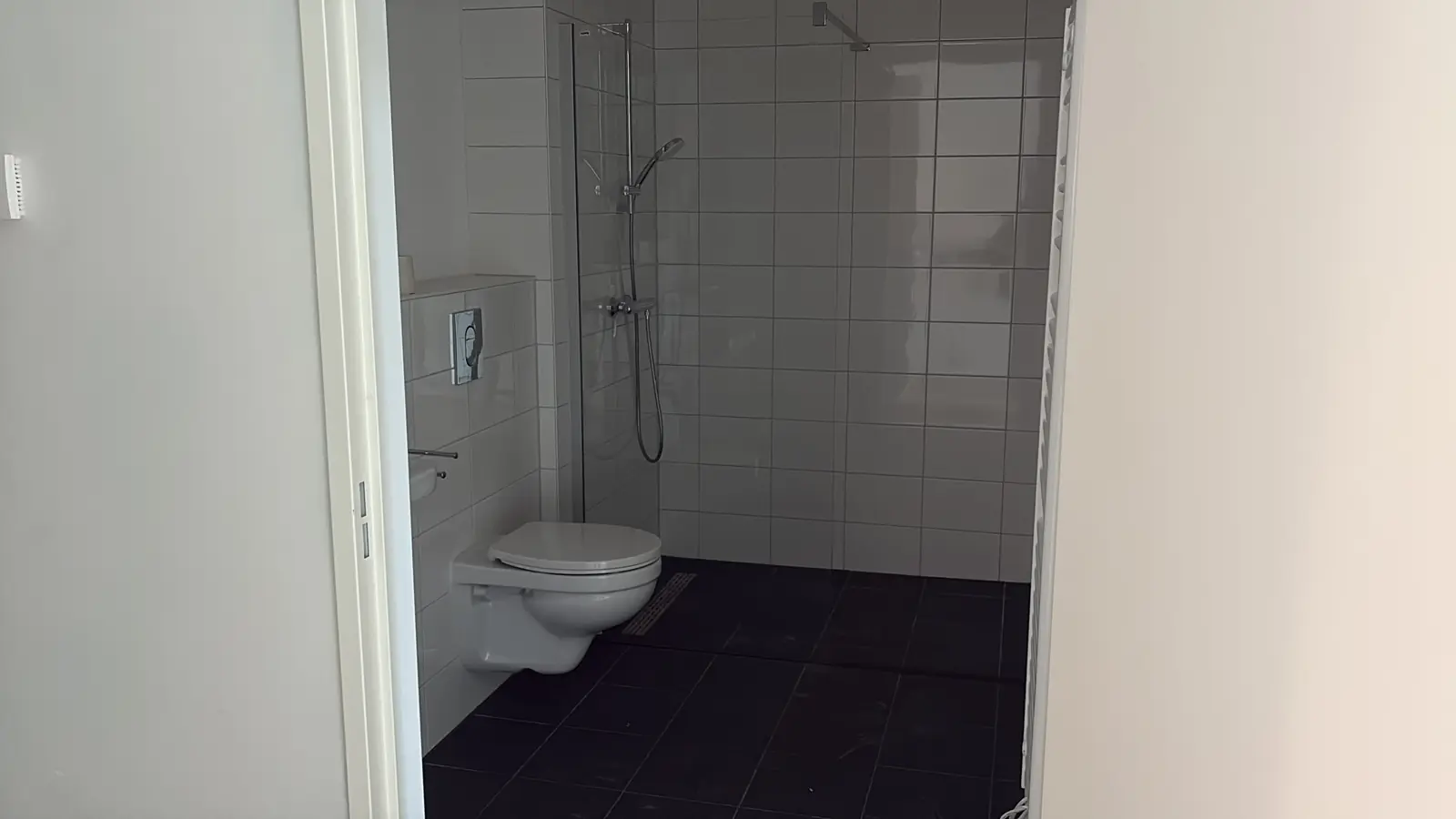 Image 3 of 6