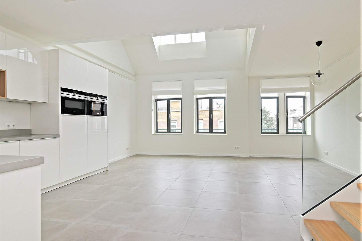 Image 2 of 12