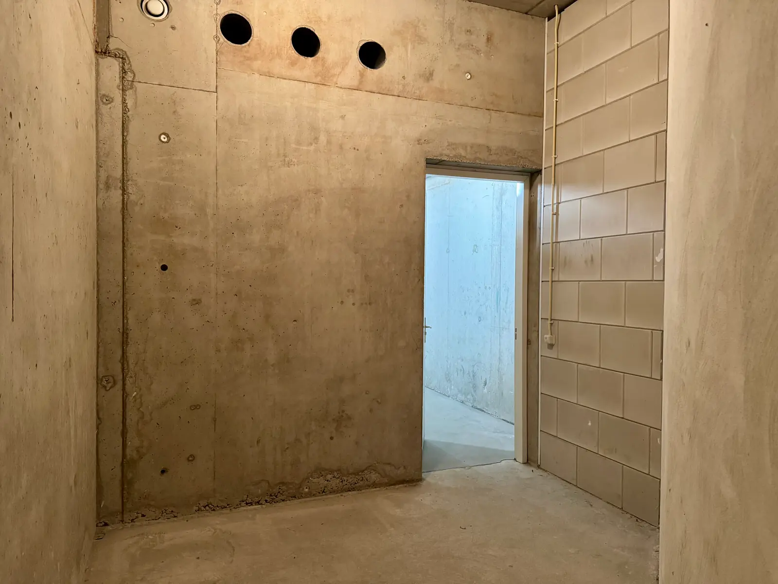 Image 3 of 31
