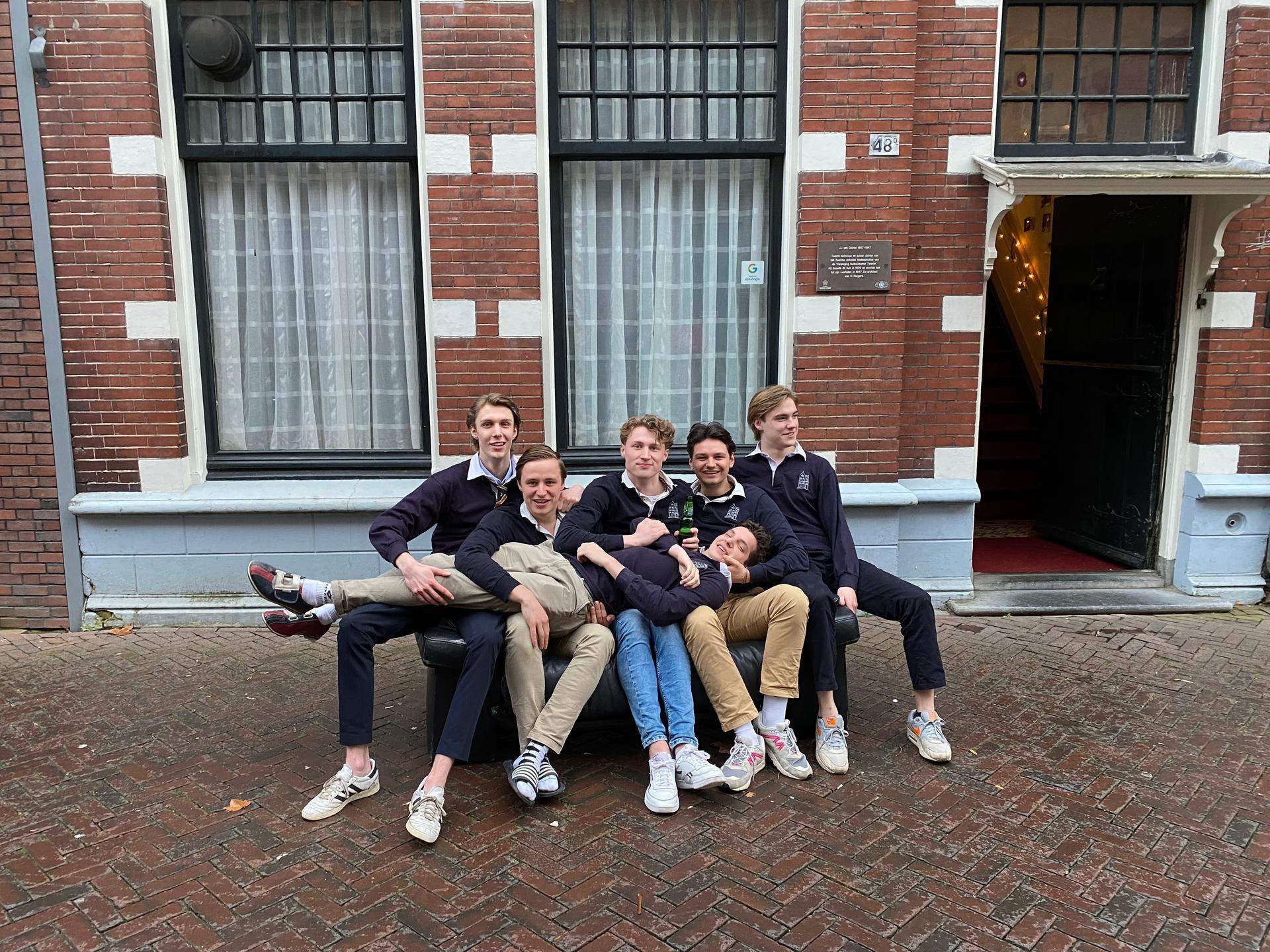 Afbeelding 1 van 8