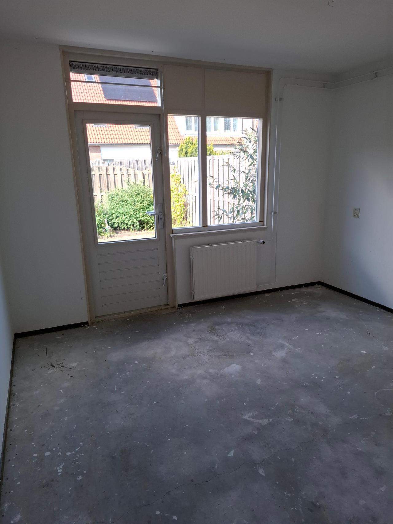 Image 4 of 9
