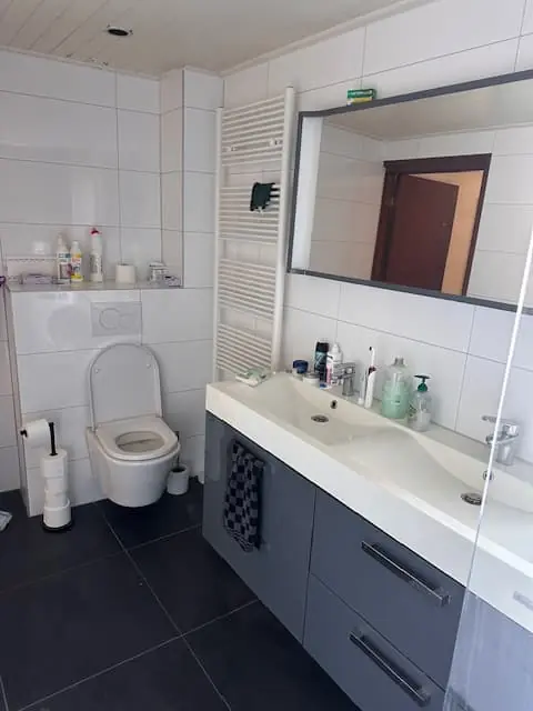 Image 4 of 7