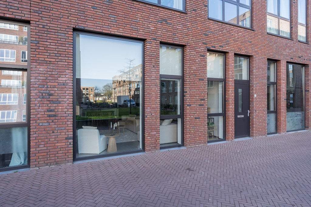 Image 2 of 20