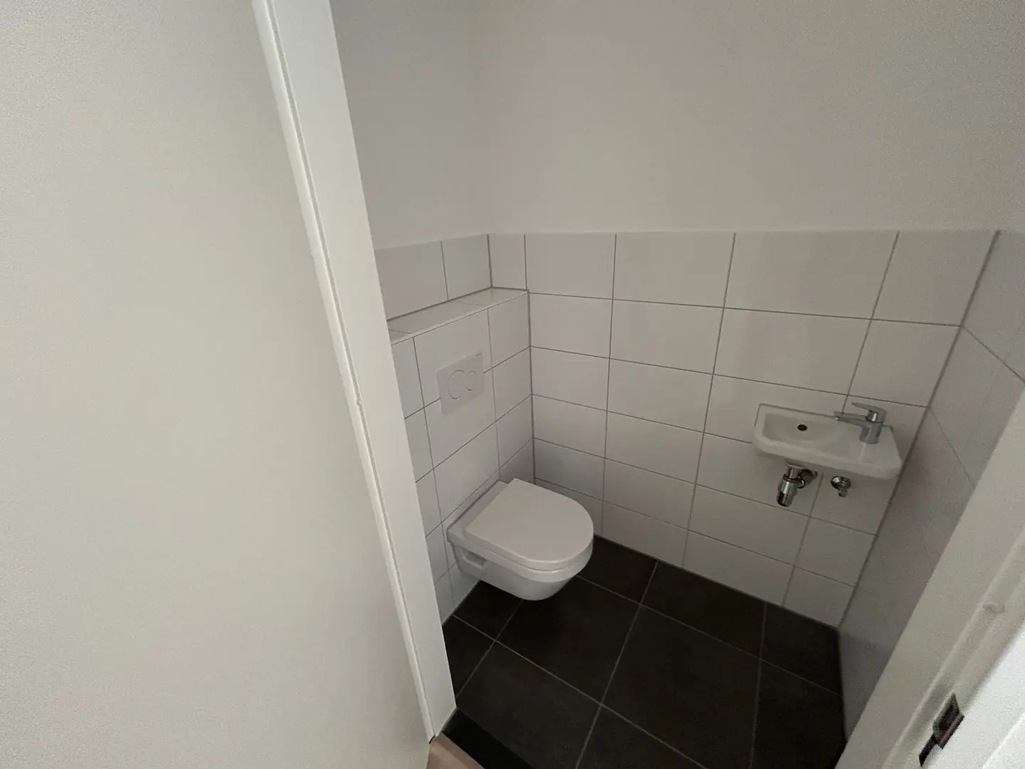 Image 4 of 6
